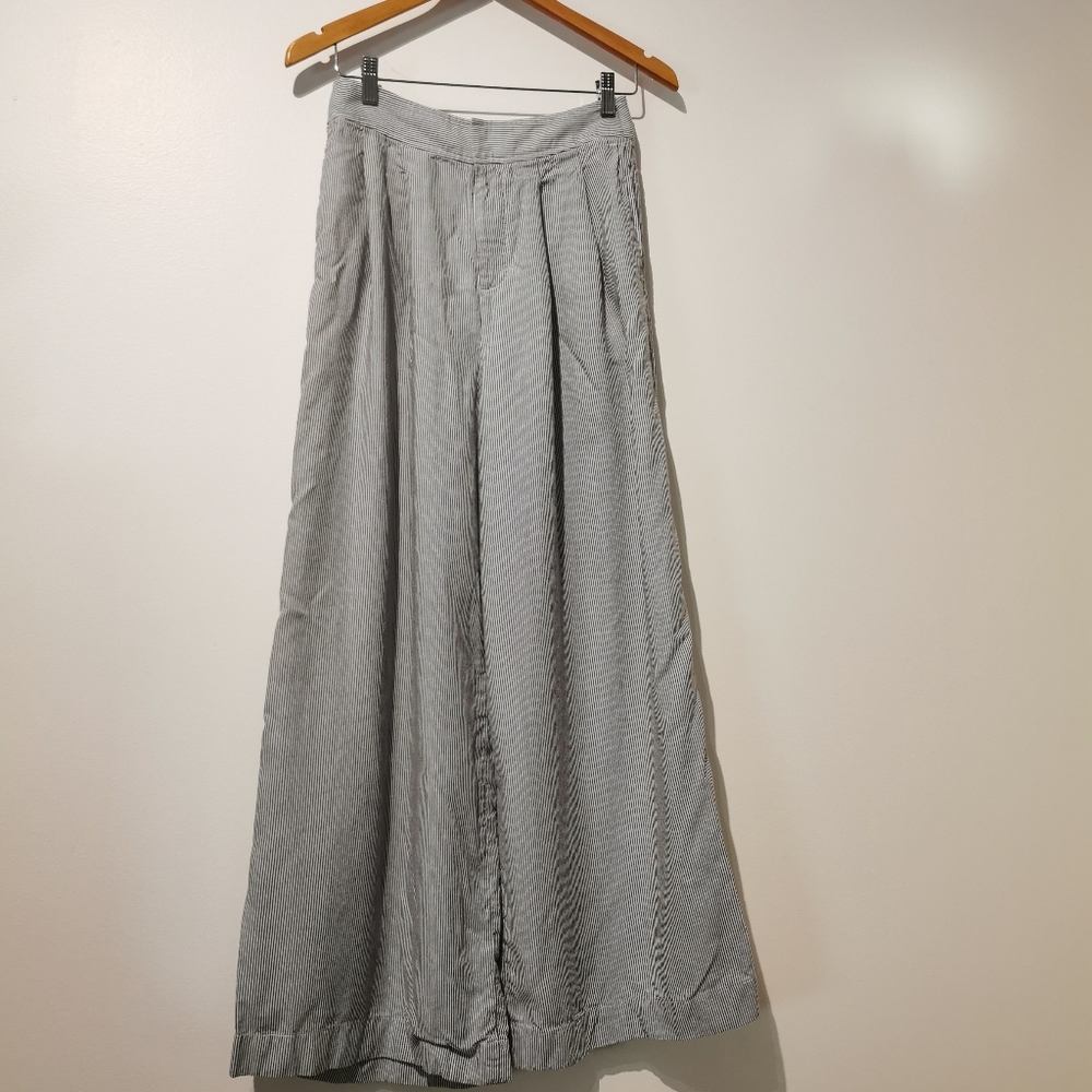Club Monaco s6 white w blue stripes wide leg pants